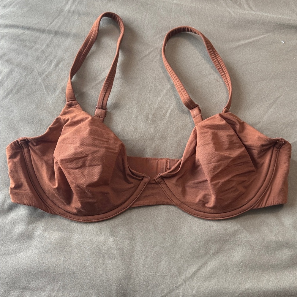 SKIMS wired mesh fits everybody bra 36C